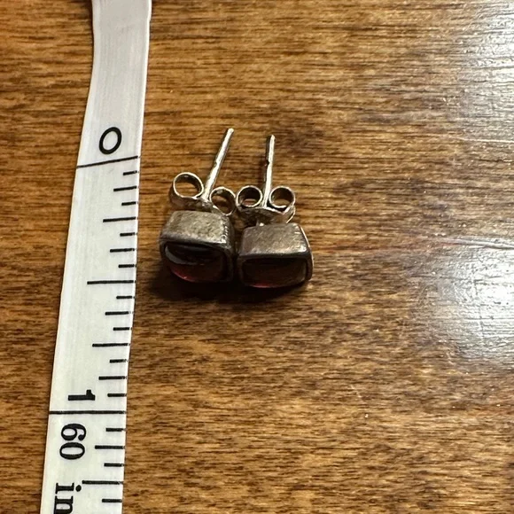 Elegant Silver and Amber Stone Earrings - Picture 4 of 4